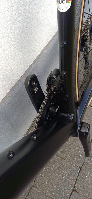 Used BMC Roadmachine 01 FIVE 2023 2023 Road & Gravel, Black — image 7 of 12