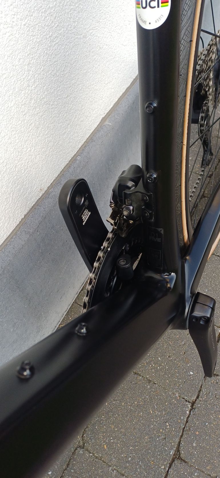 Used BMC Roadmachine 01 FIVE 2023 2023 Road & Gravel, Black — image 7 of 12