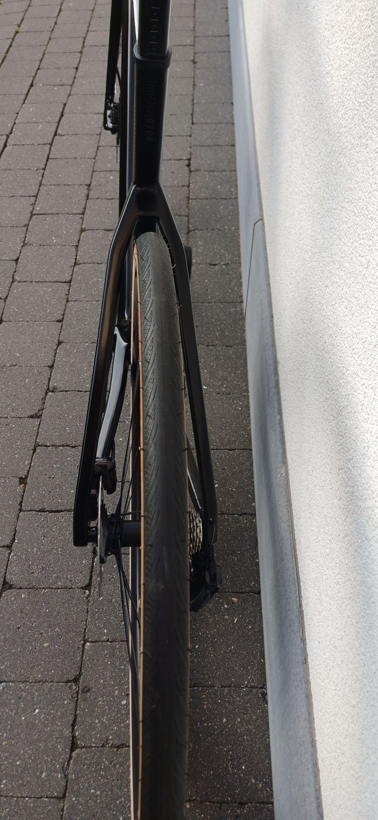 Used BMC Roadmachine 01 FIVE 2023 2023 Road & Gravel, Black — image 5 of 12