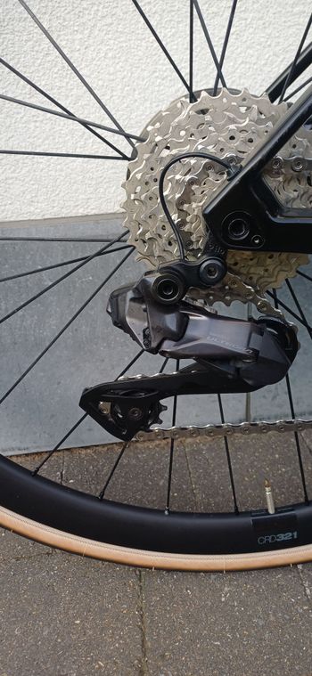 Used BMC Roadmachine 01 FIVE 2023 2023 Road & Gravel, Black — image 10 of 12