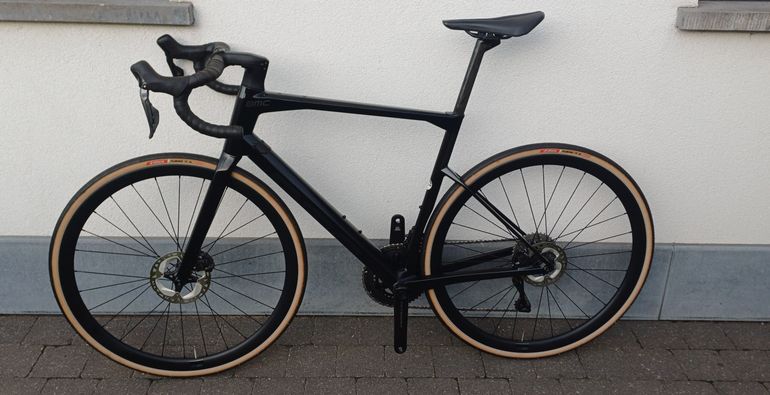 Used BMC Roadmachine 01 FIVE 2023 2023 Road & Gravel, Black — image 2 of 12