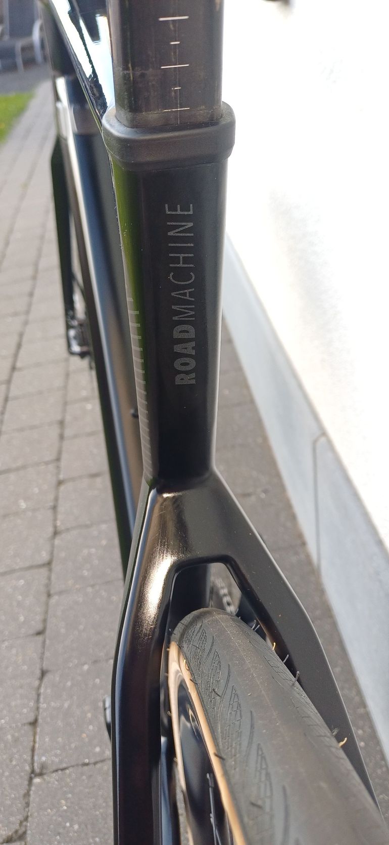Used BMC Roadmachine 01 FIVE 2023 2023 Road & Gravel, Black — image 4 of 12