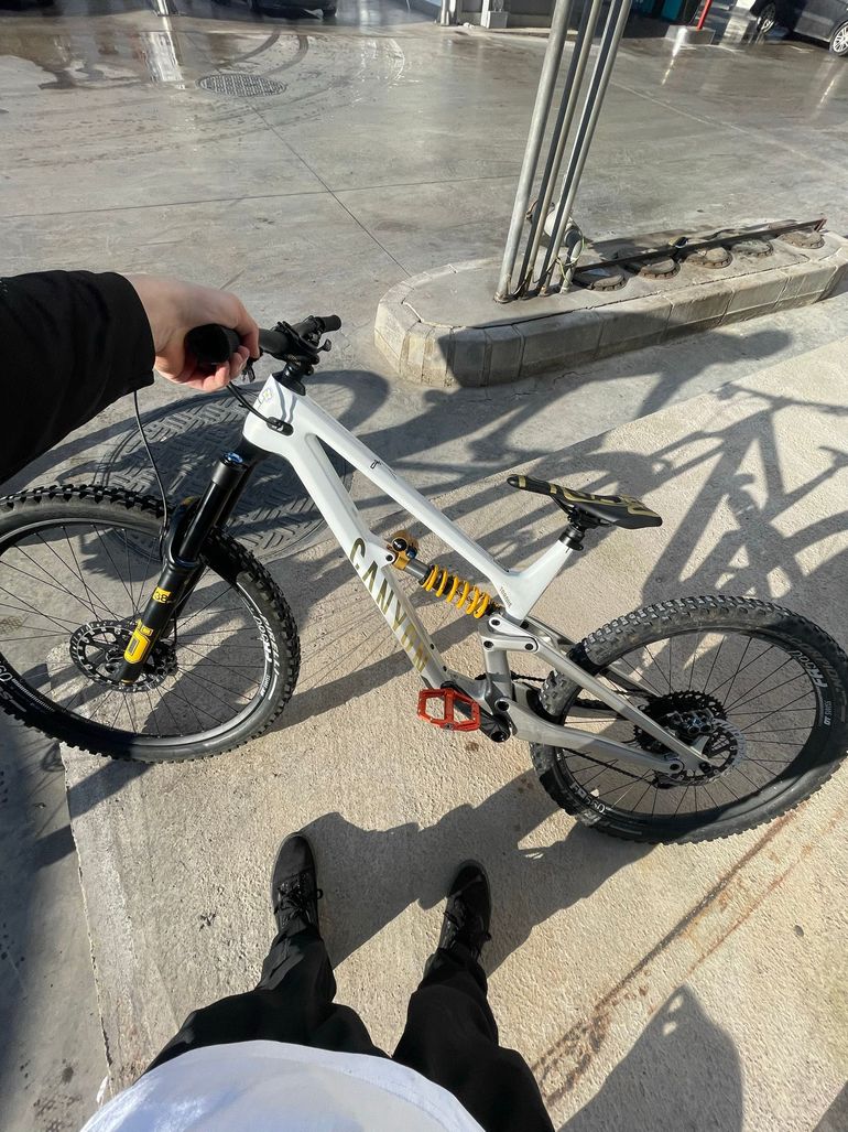 Used Canyon Torque CF CLLCTV FW 2022 2022 Mountainbike, White, 29, 27.5 — image 3 of 6