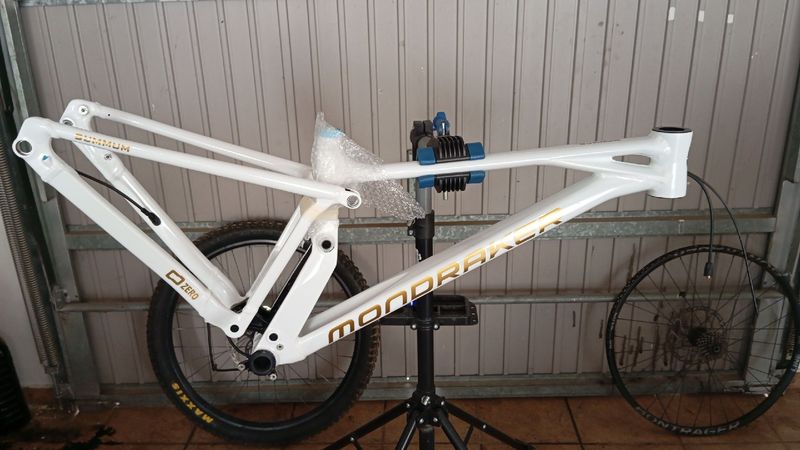 Używany Mondraker SUMMUM R 2023 2023 Mountainbike — zdjęcie 2 z 3
