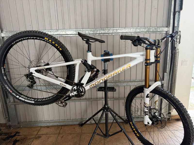 Używany Mondraker SUMMUM R 2023 2023 Mountainbike — zdjęcie 1 z 3