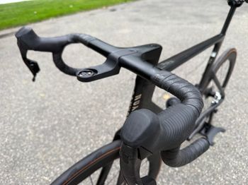 Used Canyon Aeroad CFR AXS 2024 2024 Road & Gravel, Black — image 4 of 10