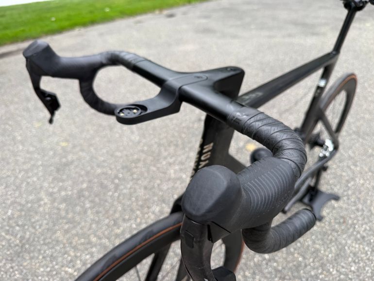 Used Canyon Aeroad CFR AXS 2024 2024 Road & Gravel, Black — image 4 of 10
