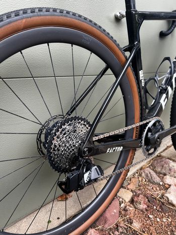 Used Factor Ostro Gravel - SRAM Red w/ Power Meter 2024 2024 Road & Gravel, Black — image 6 of 8