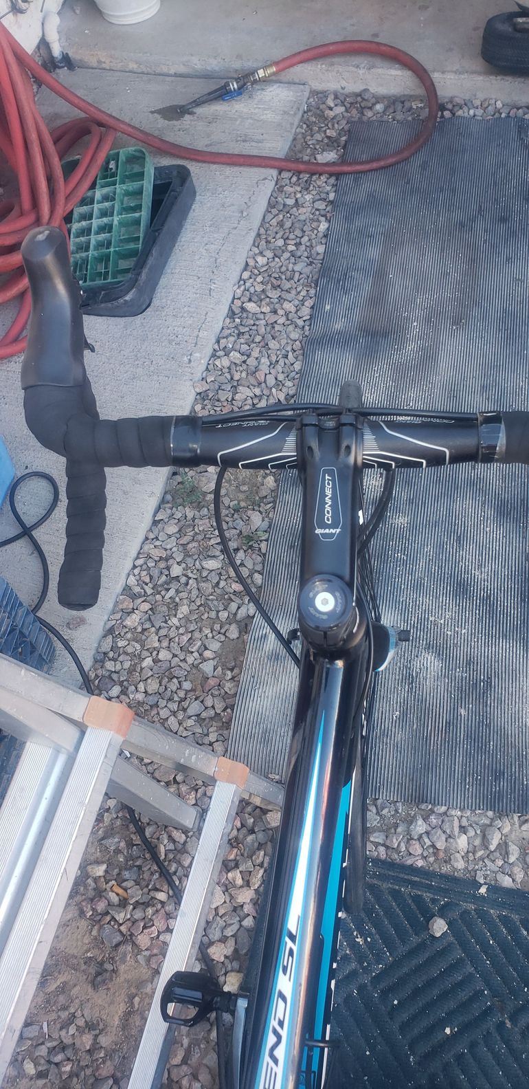Used Giant Contend SL Disc 2 2017 2017 Road & Gravel, Black — image 5 of 5