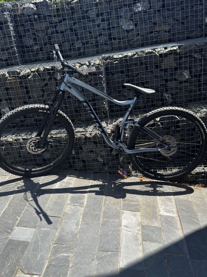 Used Giant Stance 29 2 2022 2022 Mountainbike, Blue, 29 — image 1 of 5