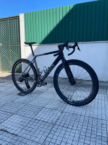 Used Canyon Grail CF SLX 8 AXS 2024 2024 Road & Gravel, Light Gray — image 2 of 35