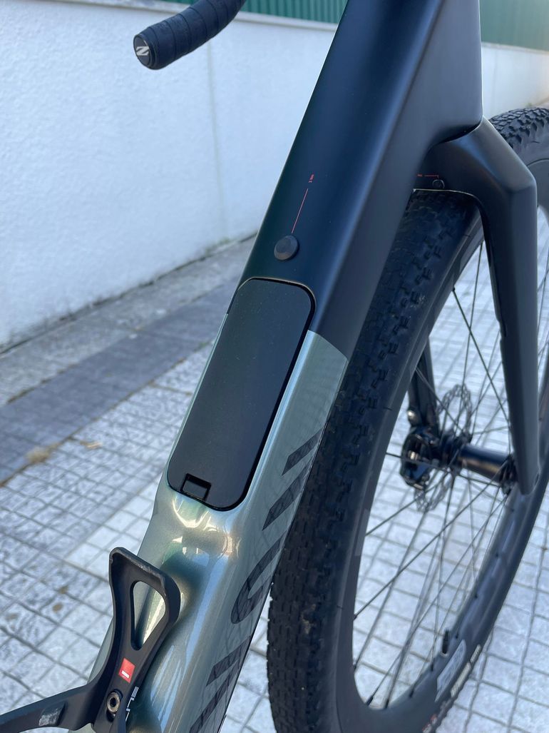 Used Canyon Grail CF SLX 8 AXS 2024 2024 Road & Gravel, Light Gray — image 20 of 35