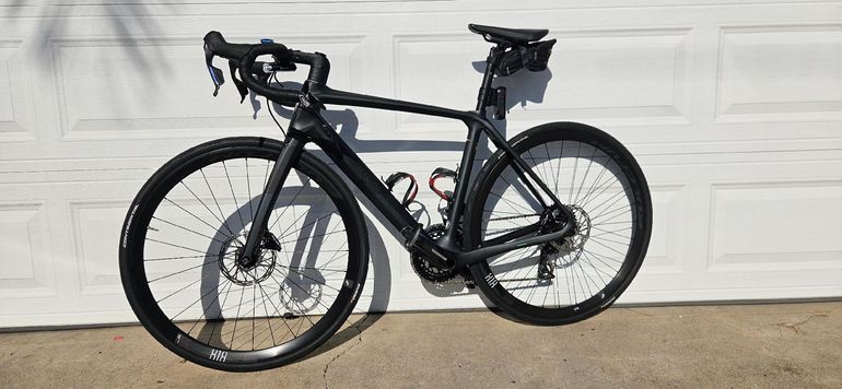 Used Bianchi Infinito CV 105 Di2 2023 Frameset 2023 Road & Gravel, Black — image 1 of 3