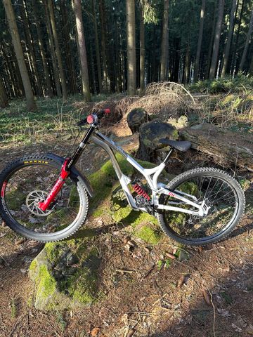 Tweedehands Commencal RACE KIT SUPREME SRAM X01 Eagle AXS 2021 MTB