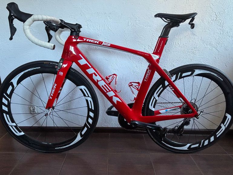 Used Trek Madone SL 6 2019 2019 Road & Gravel, Red — image 2 of 10