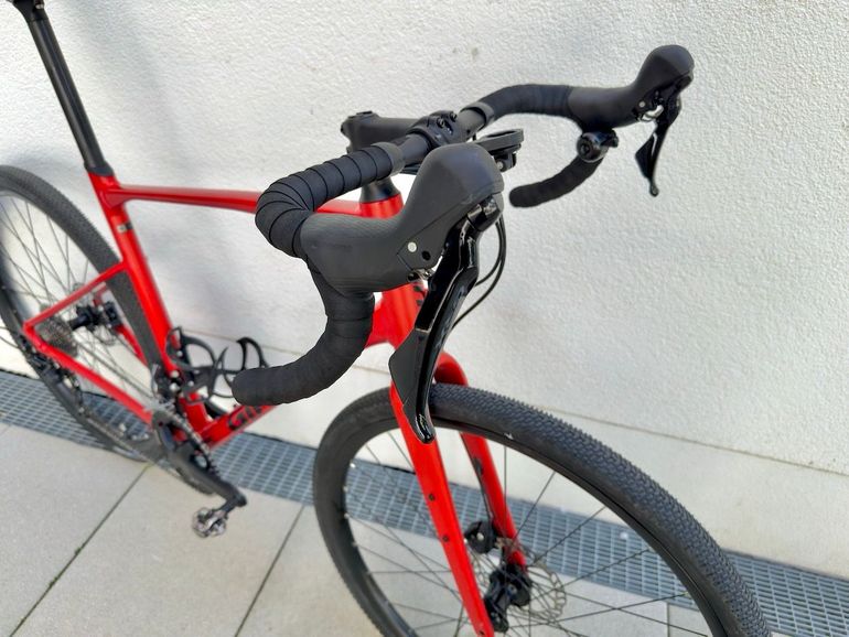 Used Giant Revolt 1 2022 2022 Road & Gravel, Red — image 6 of 16
