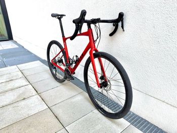 Used Giant Revolt 1 2022 2022 Road & Gravel, Red — image 3 of 16
