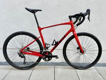 Used Giant Revolt 1 2022 2022 Road & Gravel, Red — image 1 of 16
