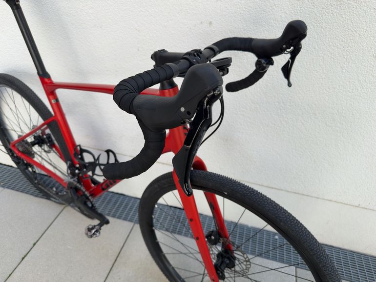 Used Giant Revolt 1 2022 2022 Road & Gravel, Red — image 9 of 15