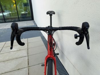 Used Giant Revolt 1 2022 2022 Road & Gravel, Red — image 8 of 15