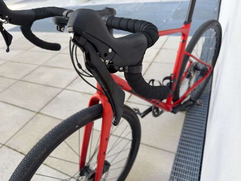 Used Giant Revolt 1 2022 2022 Road & Gravel, Red — image 10 of 15