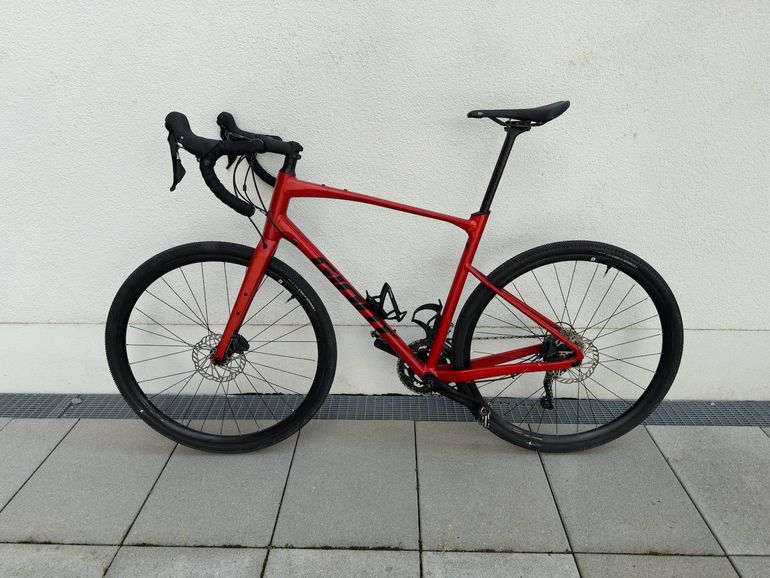 Used Giant Revolt 1 2022 2022 Road & Gravel, Red — image 2 of 15