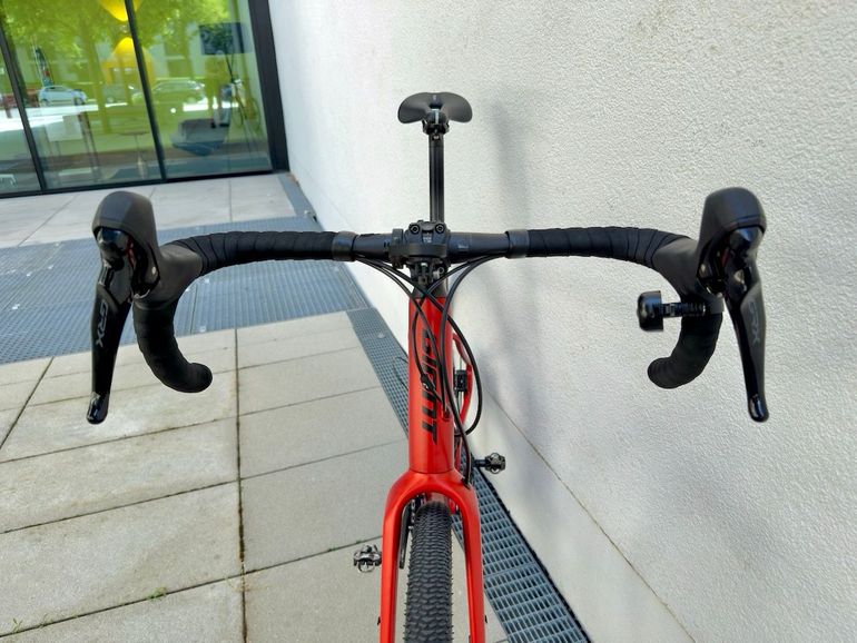 Used Giant Revolt 1 2022 2022 Road & Gravel, Red — image 5 of 16