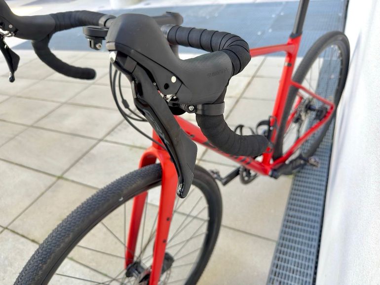 Used Giant Revolt 1 2022 2022 Road & Gravel, Red — image 7 of 16