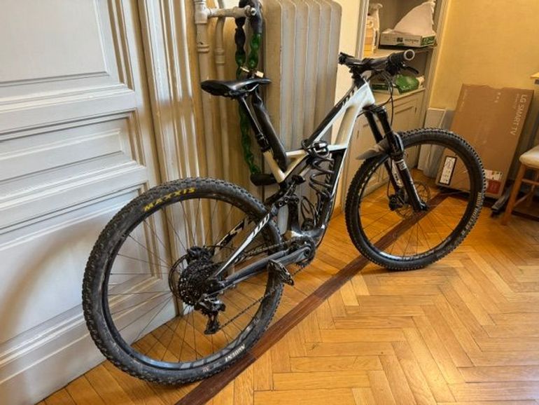 Used Specialized Enduro Expert Carbon 29 2015 2015 Mountainbike, White, 29 — image 1 of 7