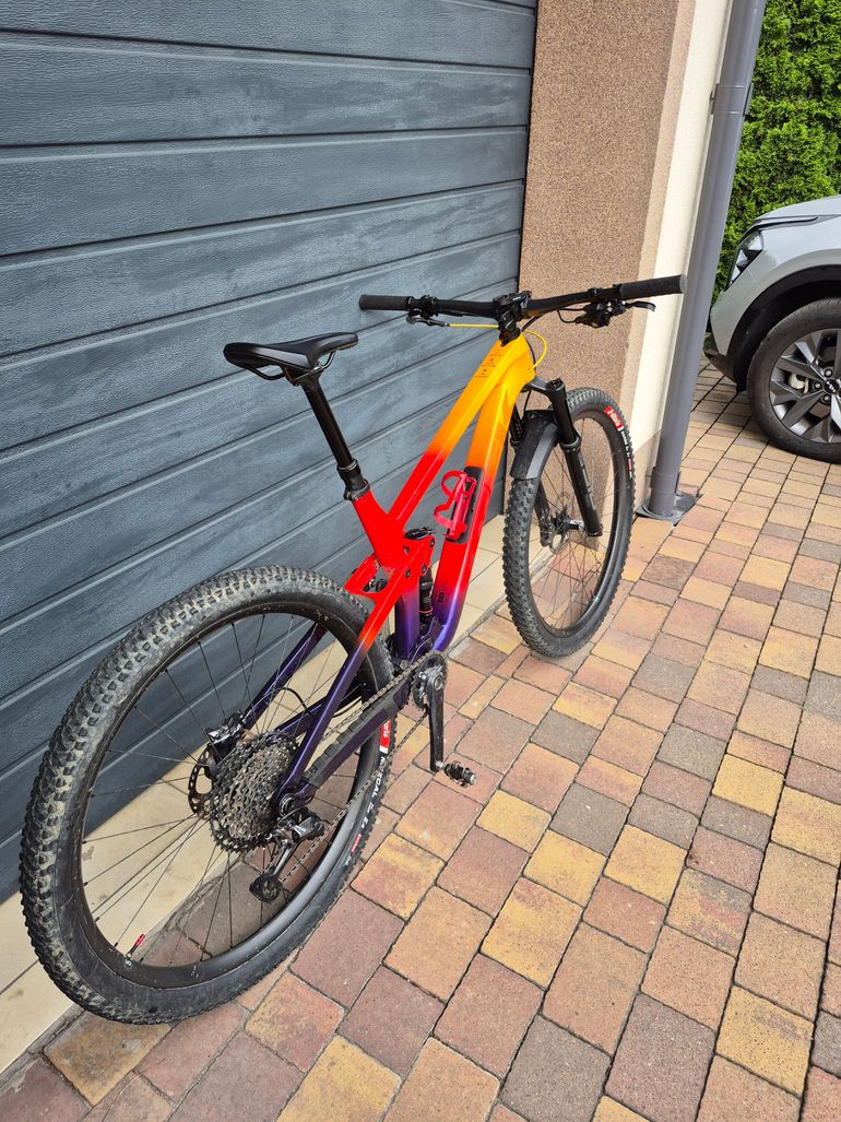 Used Trek Top Fuel 9.8 XT 2022 2022 Mountainbike, Red, 29 — image 2 of 4