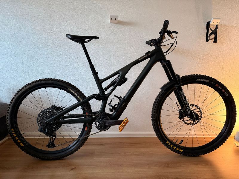 Specialized Stumpjumper EVO LTD 2023 2023 Mountainbike usato, Verde — immagine 1 di 15