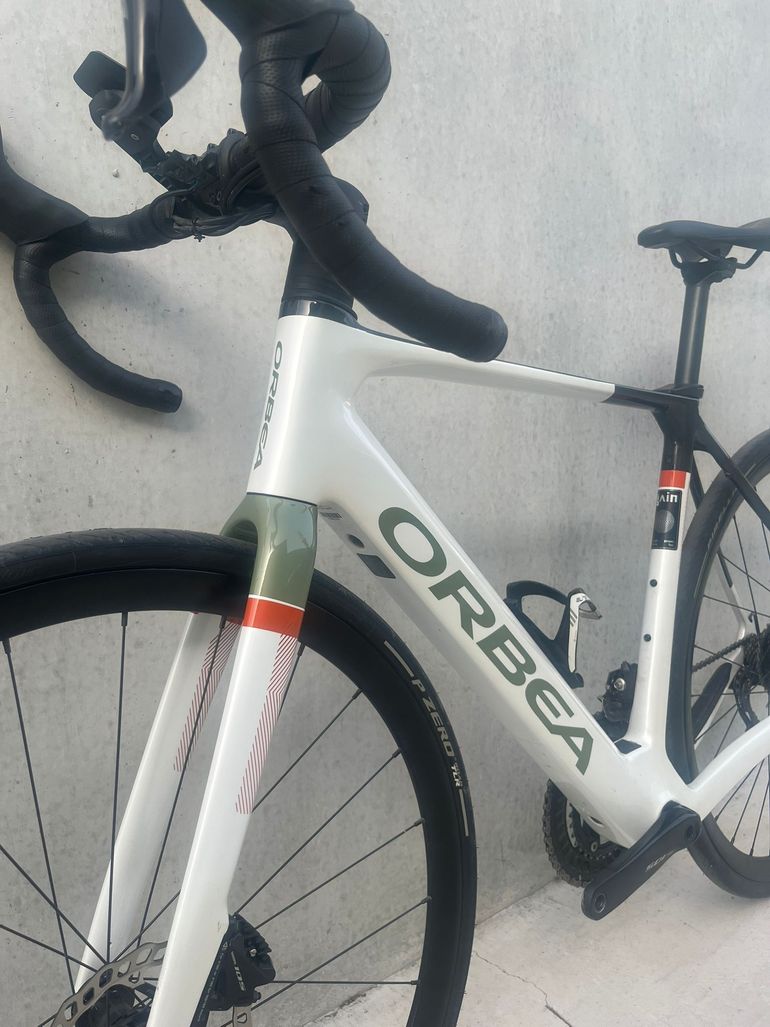 Used Orbea GAIN M30 2023 2023 Road & Gravel, White — image 8 of 9