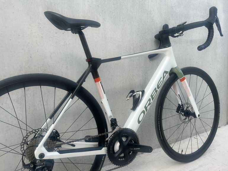 Used Orbea GAIN M30 2023 2023 Road & Gravel, White — image 3 of 9