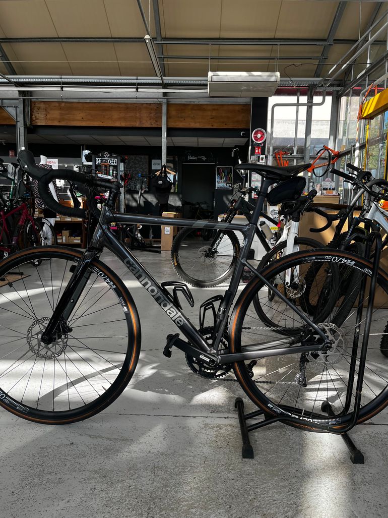 Použité Cannondale CAAD13 Disc 105 2023 2023 Road & Gravel — obrázek 3 z 14