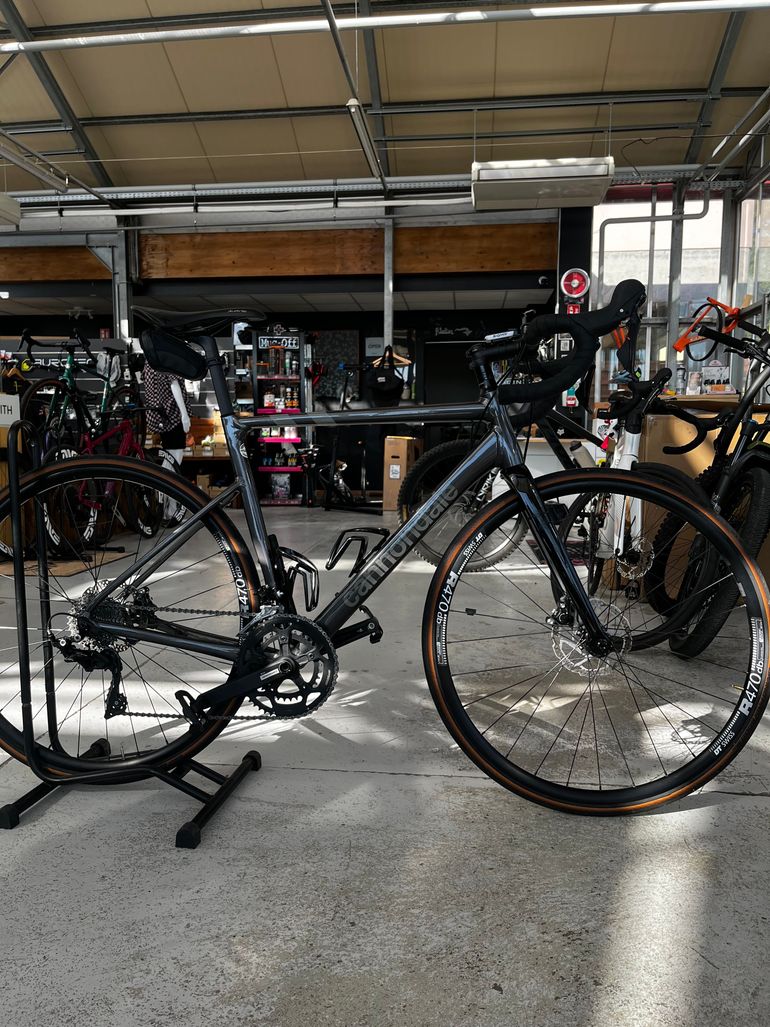 Použité Cannondale CAAD13 Disc 105 2023 2023 Road & Gravel — obrázek 1 z 14