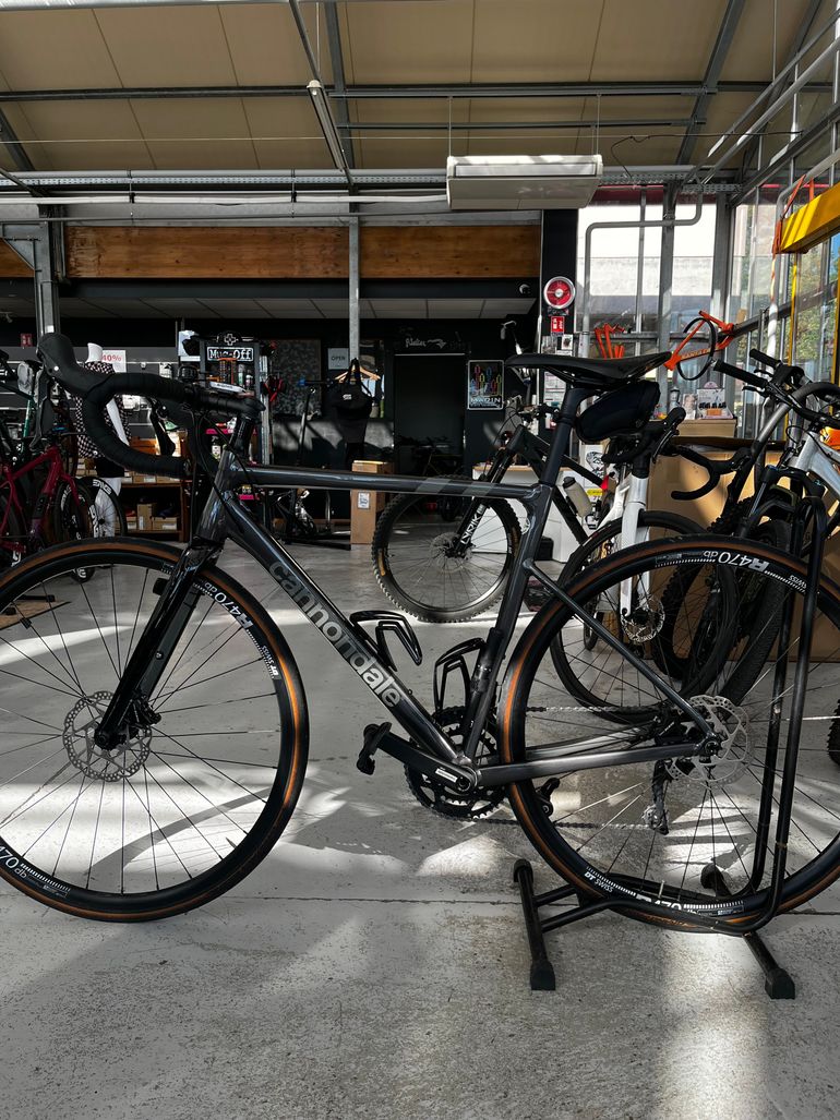Použité Cannondale CAAD13 Disc 105 2023 2023 Road & Gravel — obrázek 4 z 14