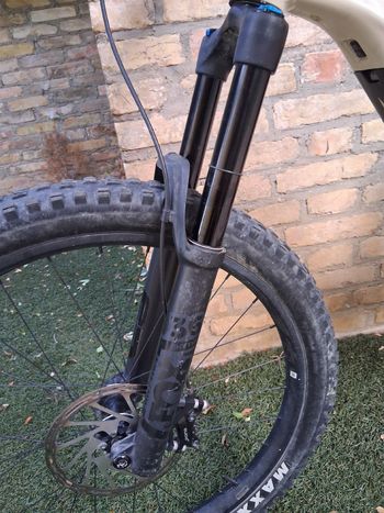 Used Giant Reign E+ 2, 2022 2022 Mountainbike, White, 29 — image 2 of 5