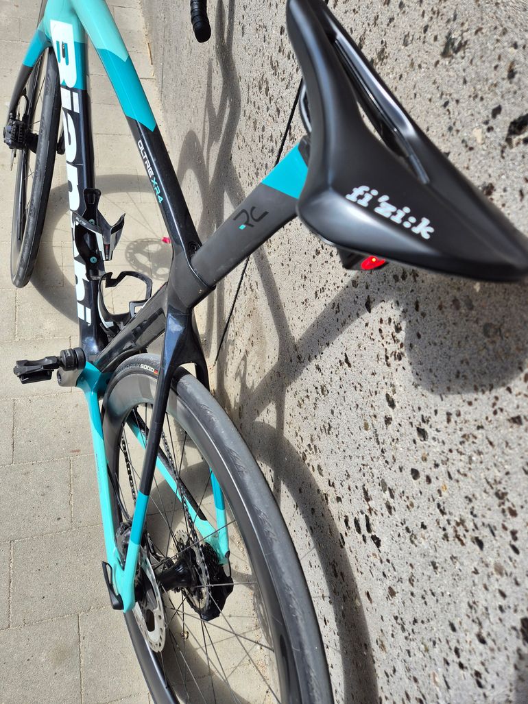 Used Bianchi Oltre Shimano Ultegra Di2 2023 Road & Gravel, Green — image 4 of 9