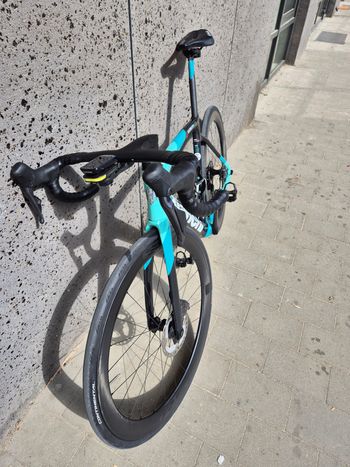 Used Bianchi Oltre Shimano Ultegra Di2 2023 Road & Gravel, Green — image 6 of 9
