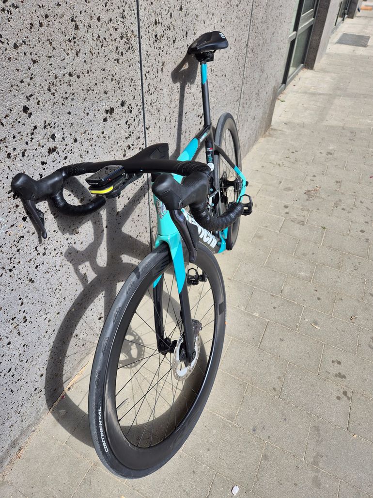 Used Bianchi Oltre Shimano Ultegra Di2 2023 Road & Gravel, Green — image 6 of 9