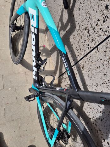 Used Bianchi Oltre Shimano Ultegra Di2 2023 Road & Gravel, Green — image 5 of 9
