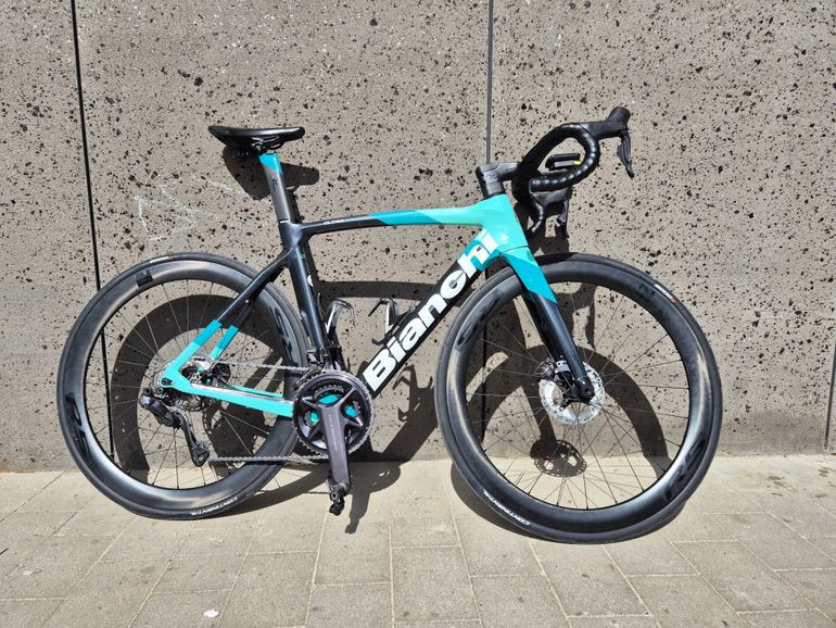 Used Bianchi Oltre Shimano Ultegra Di2 2023 Road & Gravel, Green — image 1 of 9