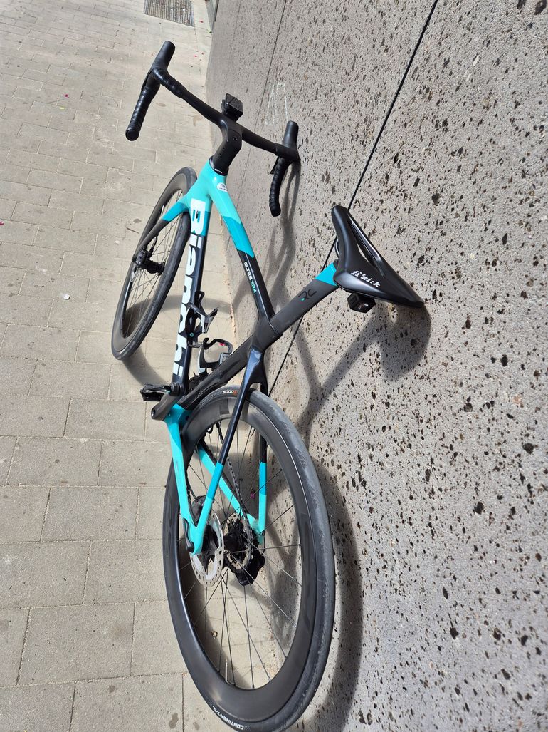Used Bianchi Oltre Shimano Ultegra Di2 2023 Road & Gravel, Green — image 7 of 9