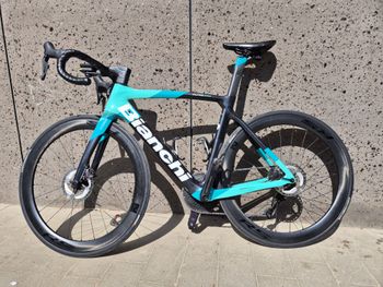 Used Bianchi Oltre Shimano Ultegra Di2 2023 Road & Gravel, Green — image 2 of 9
