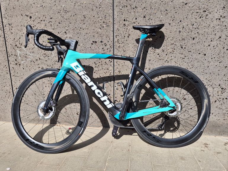 Used Bianchi Oltre Shimano Ultegra Di2 2023 Road & Gravel, Green — image 2 of 9