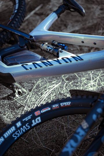 Gebrauchtes Canyon Spectral CF 9 2025 2025 Mountainbike, Hellgrau, 29, 27.5 — Bild 2 von 6