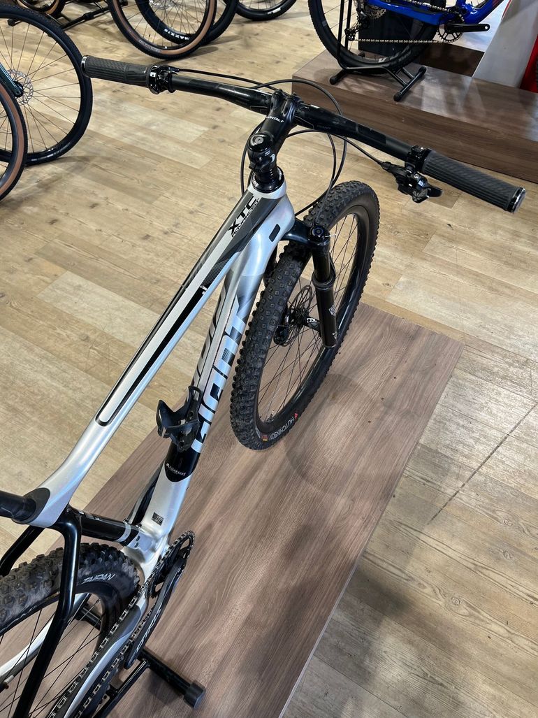 Giant XTC Advanced 29 1 2018 2018 Mountainbike usato, Grigio chiaro — immagine 2 di 9