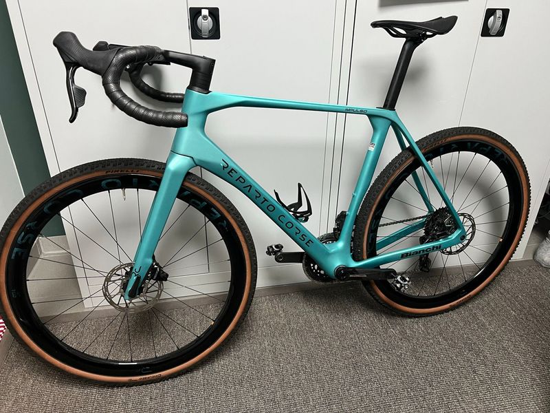 Gebrauchtes Bianchi Impulso RC Force AXS disc 2024 2024 Road & Gravel