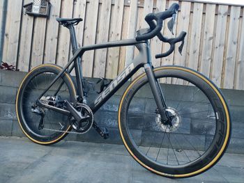 Sensa Giulia Supremo Shiny Dark Brush Ultegra Di2 2x12 2024 2024 Road & Gravel usato, Nero — immagine 2 di 12