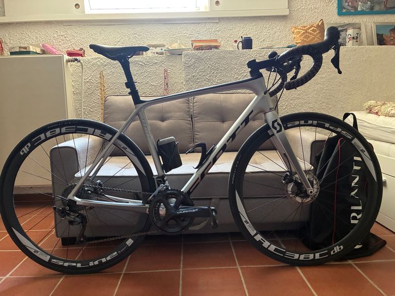 Gebrauchtes Scott Addict SE disc 2020 2020 Road & Gravel, Hellgrau — Bild 1 von 4